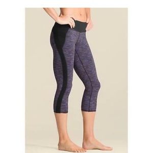 Athleta Yoga black and purple cropped legg…